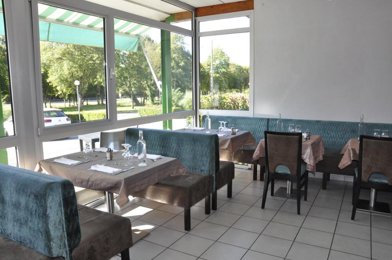 Henri 4 Hotel Rostrenen Exterior photo